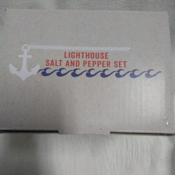 Cracker Barrel Lighthouse *NEW* Salt & Pepper Set! - Picture 4 of 4